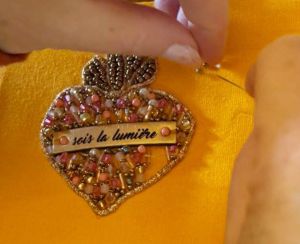 création de broches ex-voto et coeur sacré