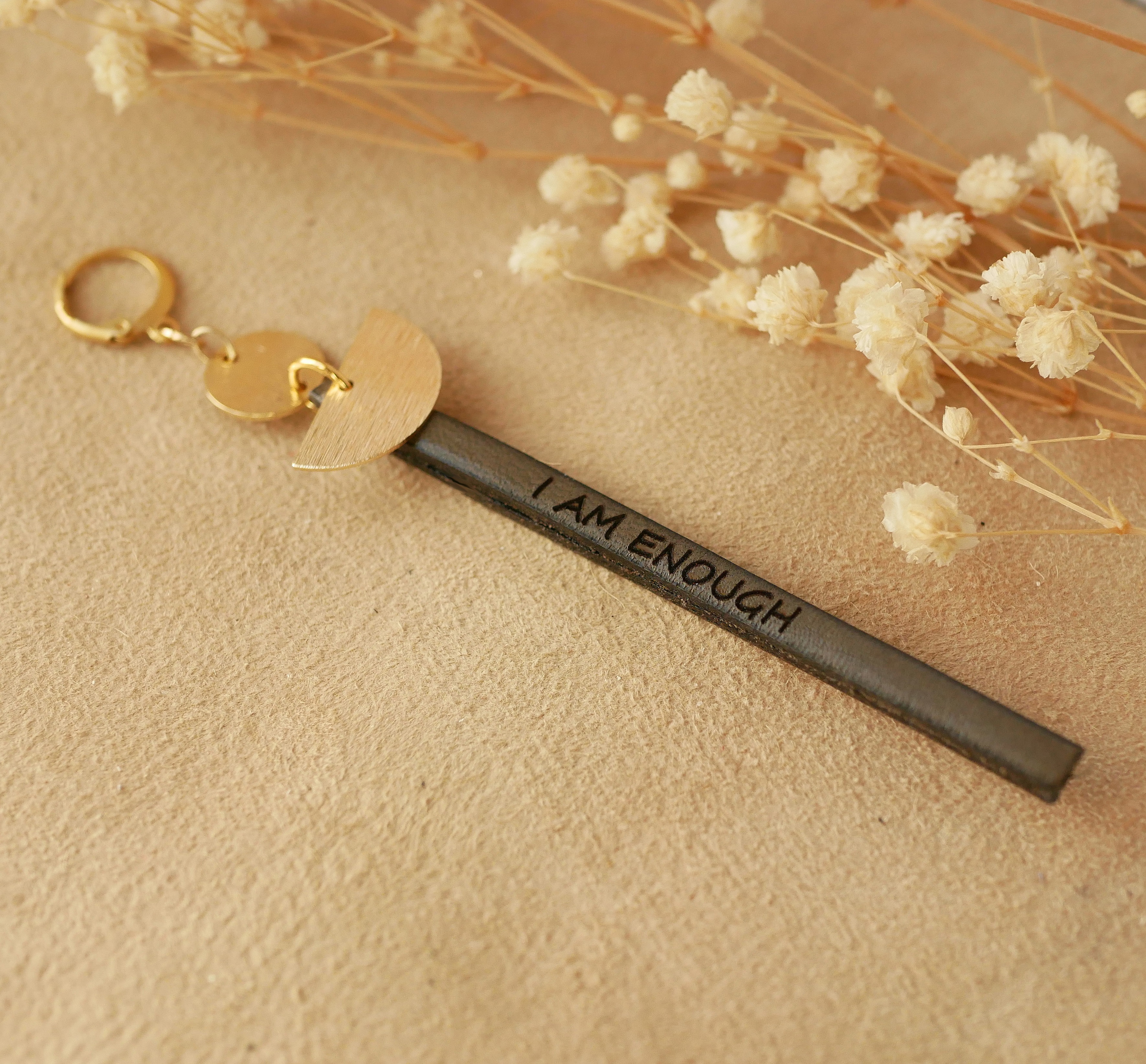 Solo l&aring;nga h&auml;ngande &ouml;rh&auml;ngen Rosa l&auml;der eller valfri f&auml;rg