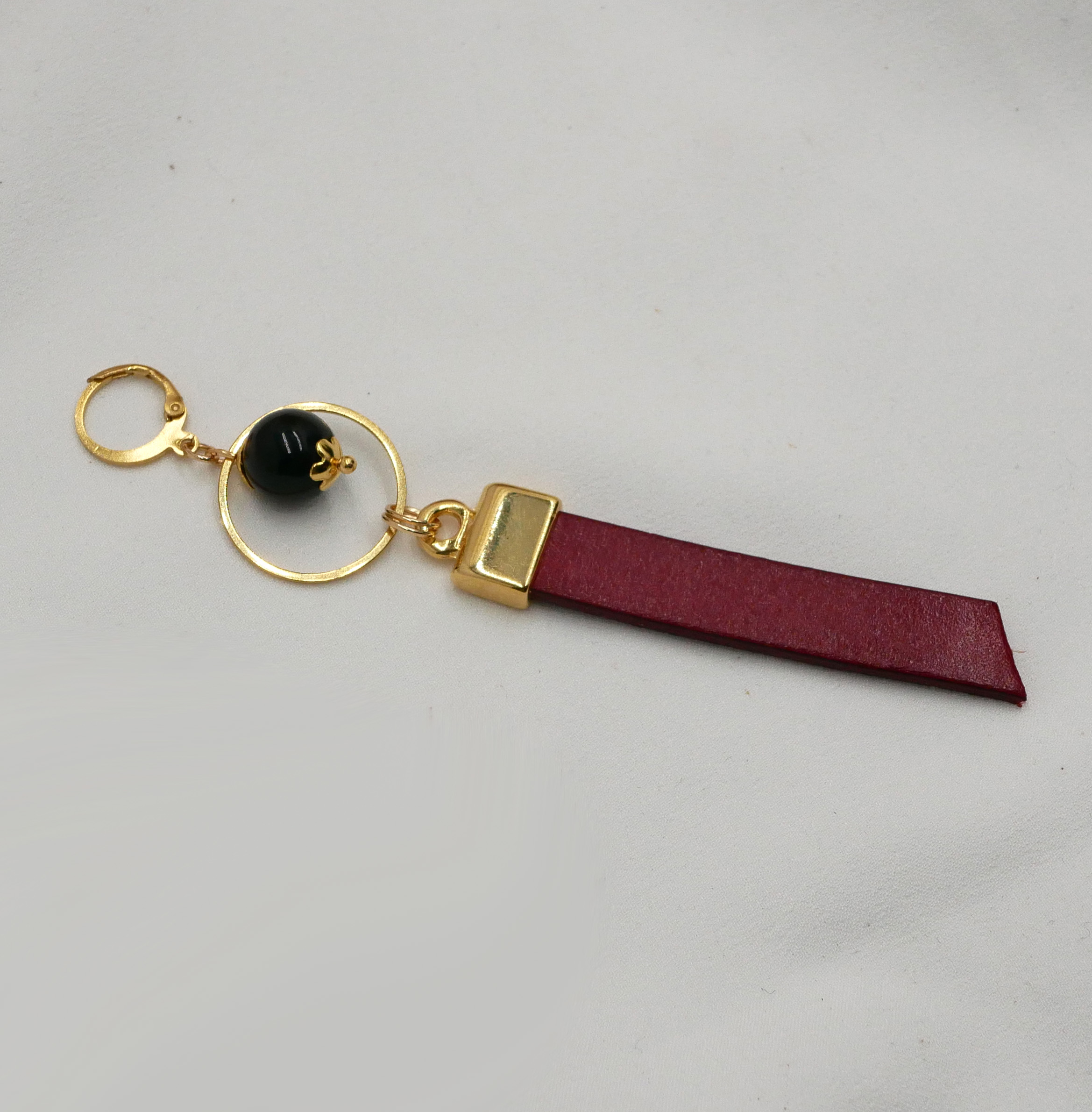 Solo långa hängande örhängen i guld Leather Black eller valfri färg