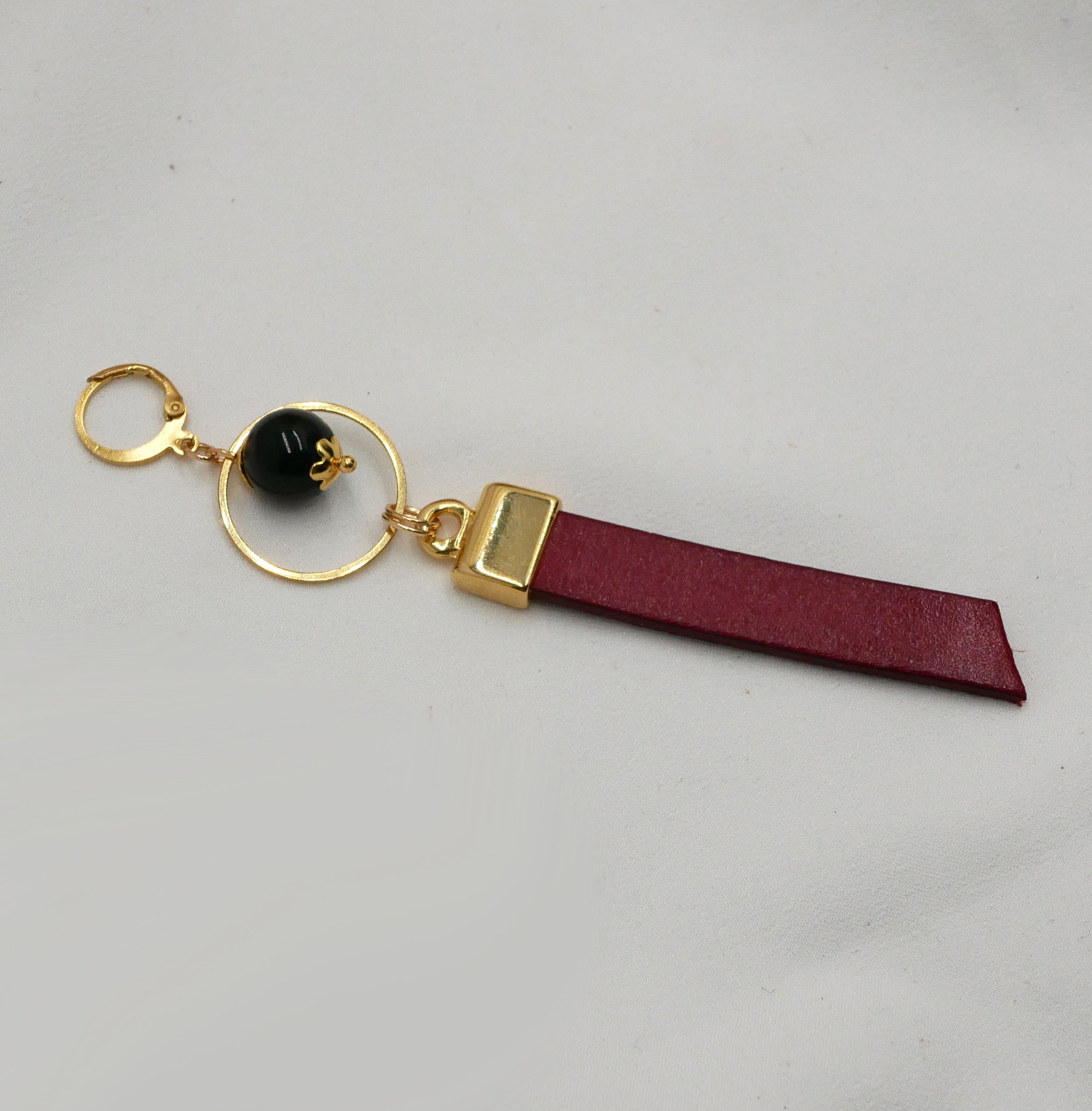 Solo långa hängande örhängen i guld Leather Black eller valfri färg