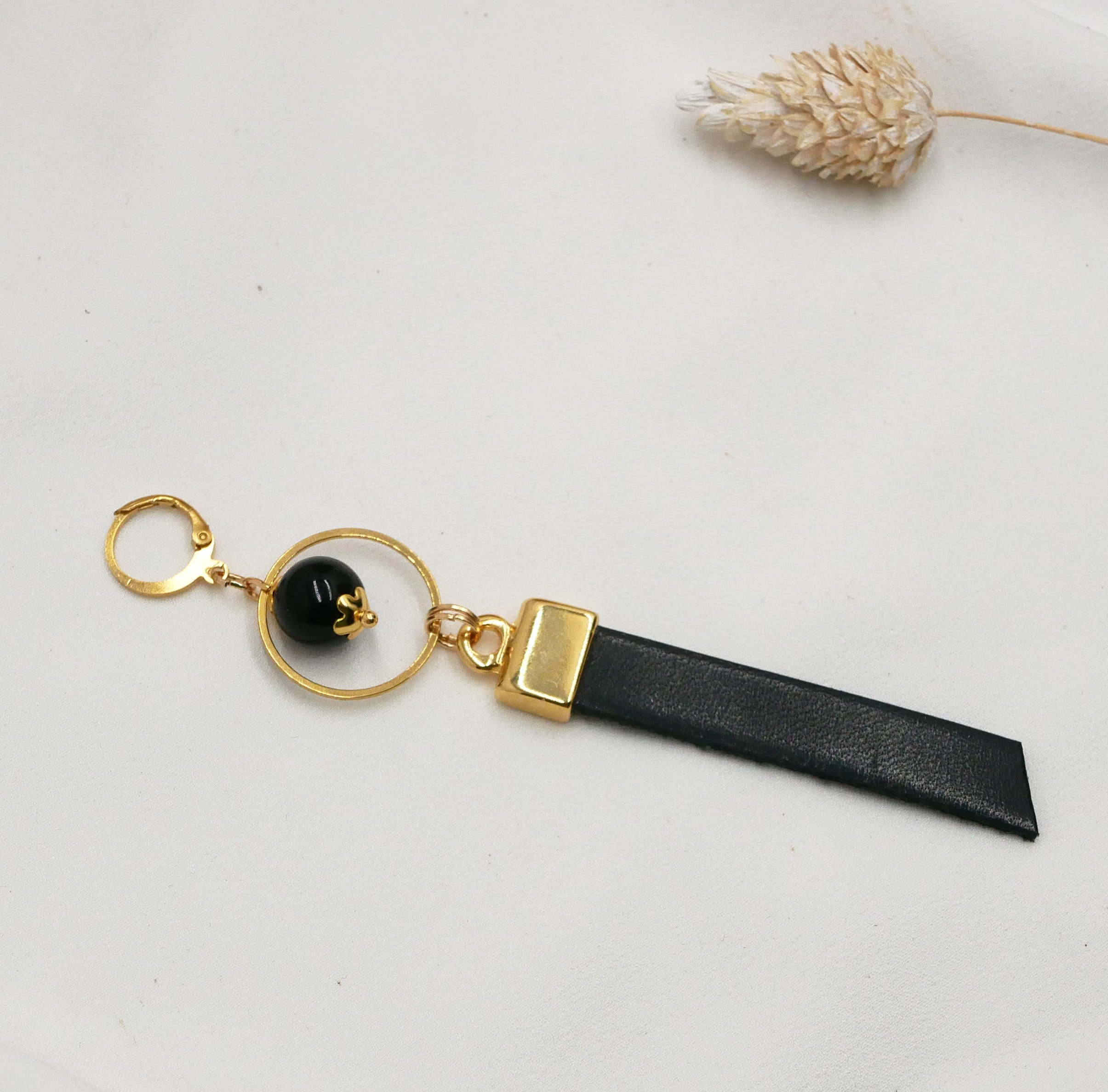 Solo långa hängande örhängen i guld Leather Black eller valfri färg