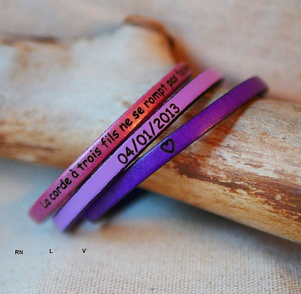 Fint l&auml;der fotledsband som kan personaliseras genom gravyr