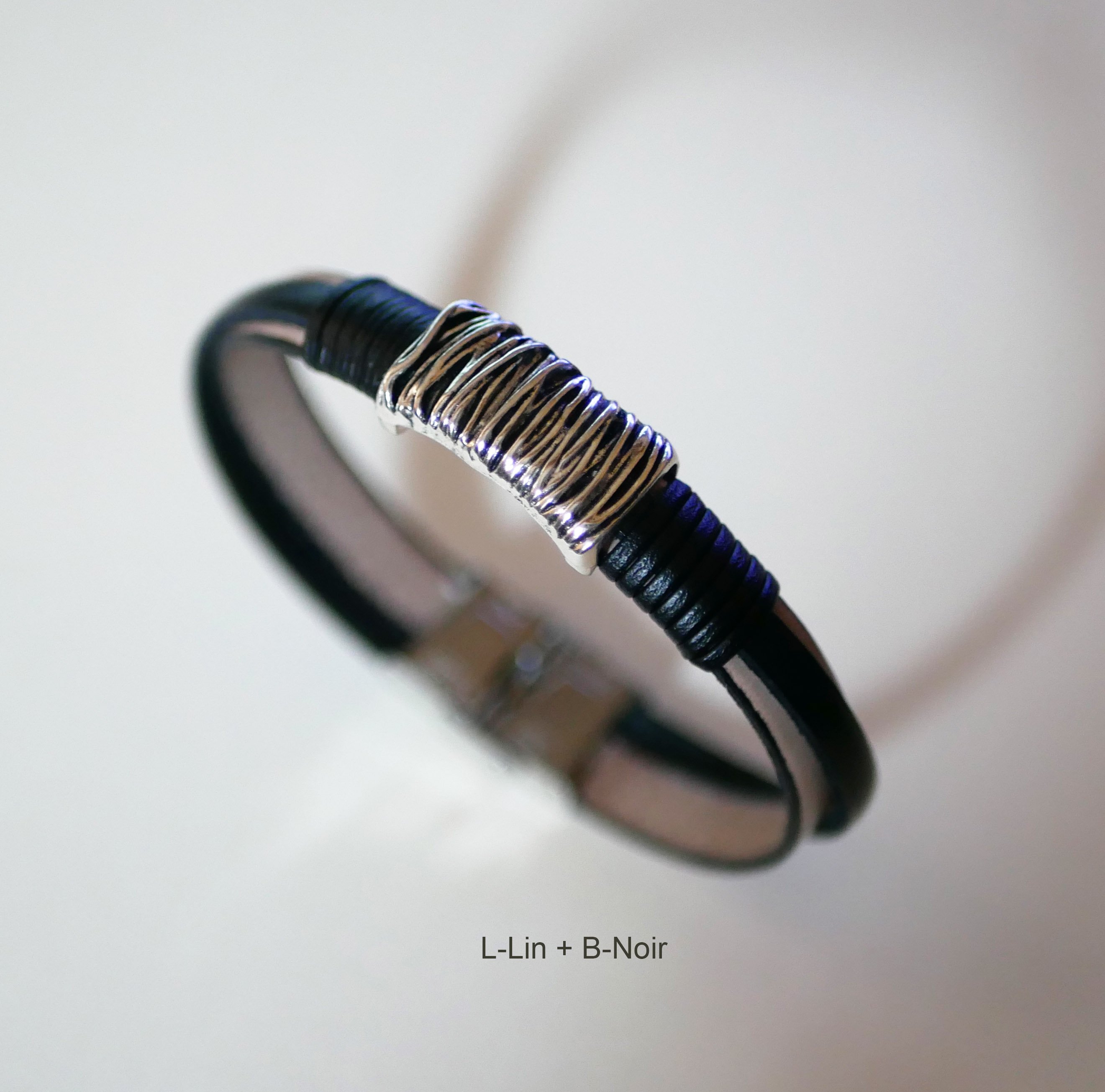 Armband i tvåfärgat läder och metall för personlig anpassning