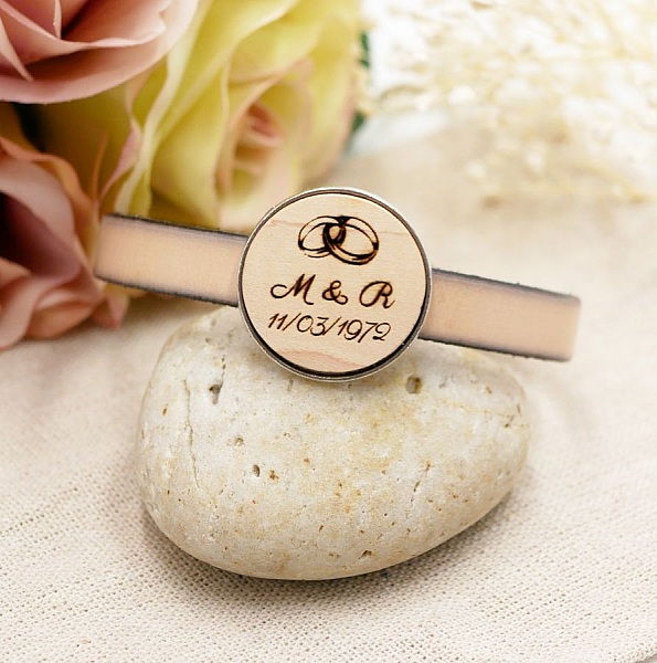 L&auml;derarmband med graverad tr&auml;cabochon i silver