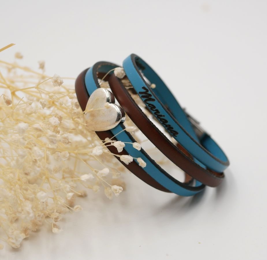 Dubbel läderarmband i duo med silverhjärta som kan personaliseras genom gravyr