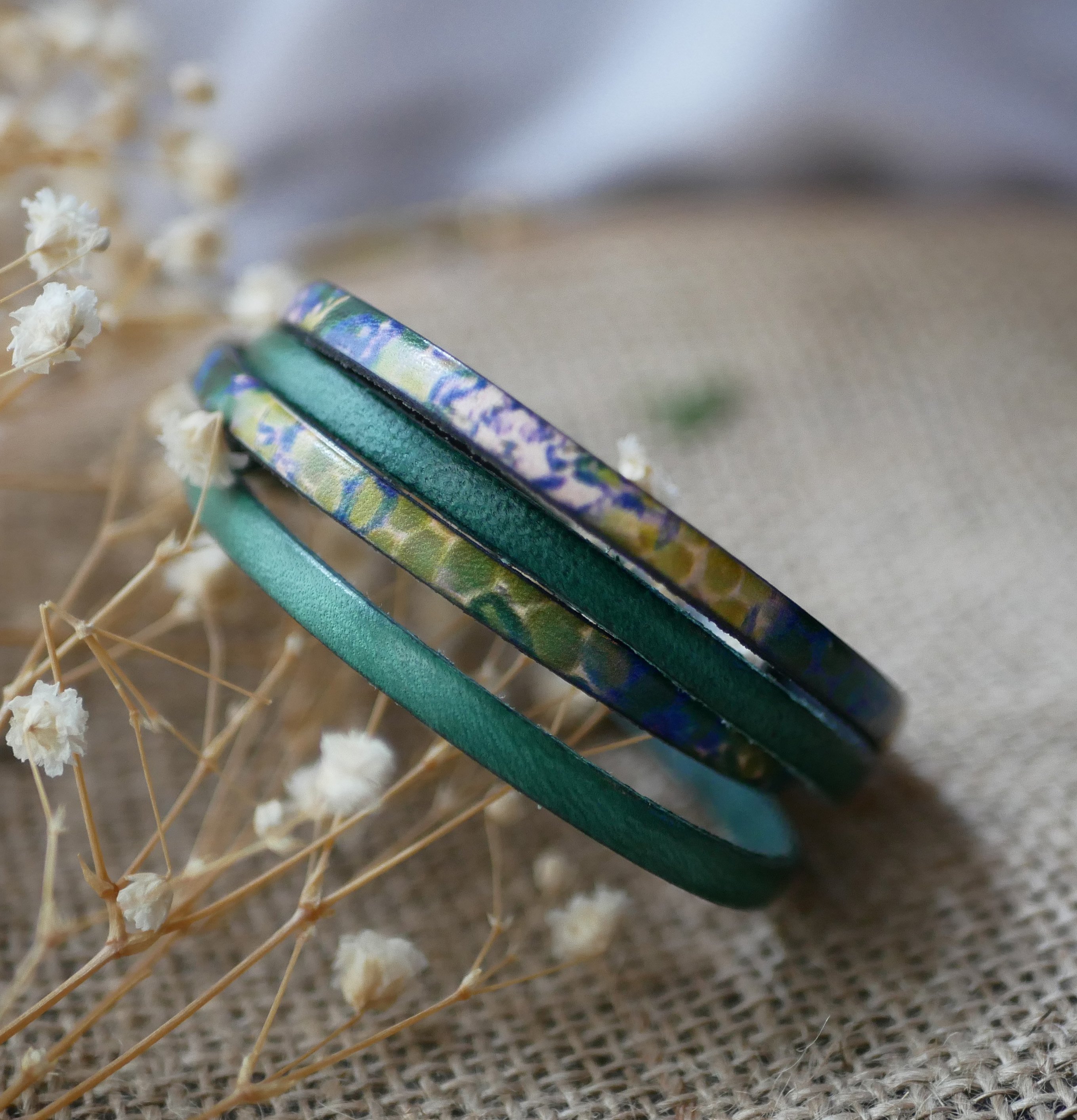 Impressionistiskt läderarmband med tryck för personlig anpassning