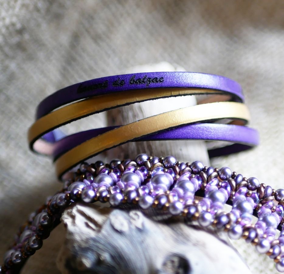 Dubbel läderarmband i duo som kan personaliseras genom gravering