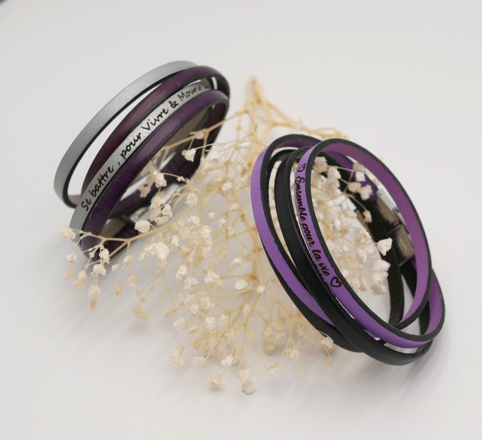Dubbel läderarmband i duo som kan personaliseras genom gravering