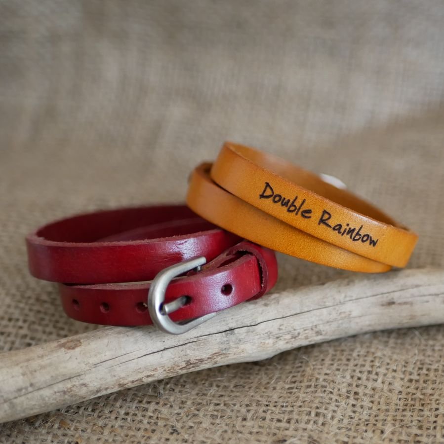 Läderarmband dubbel tour camel Graverad blandad