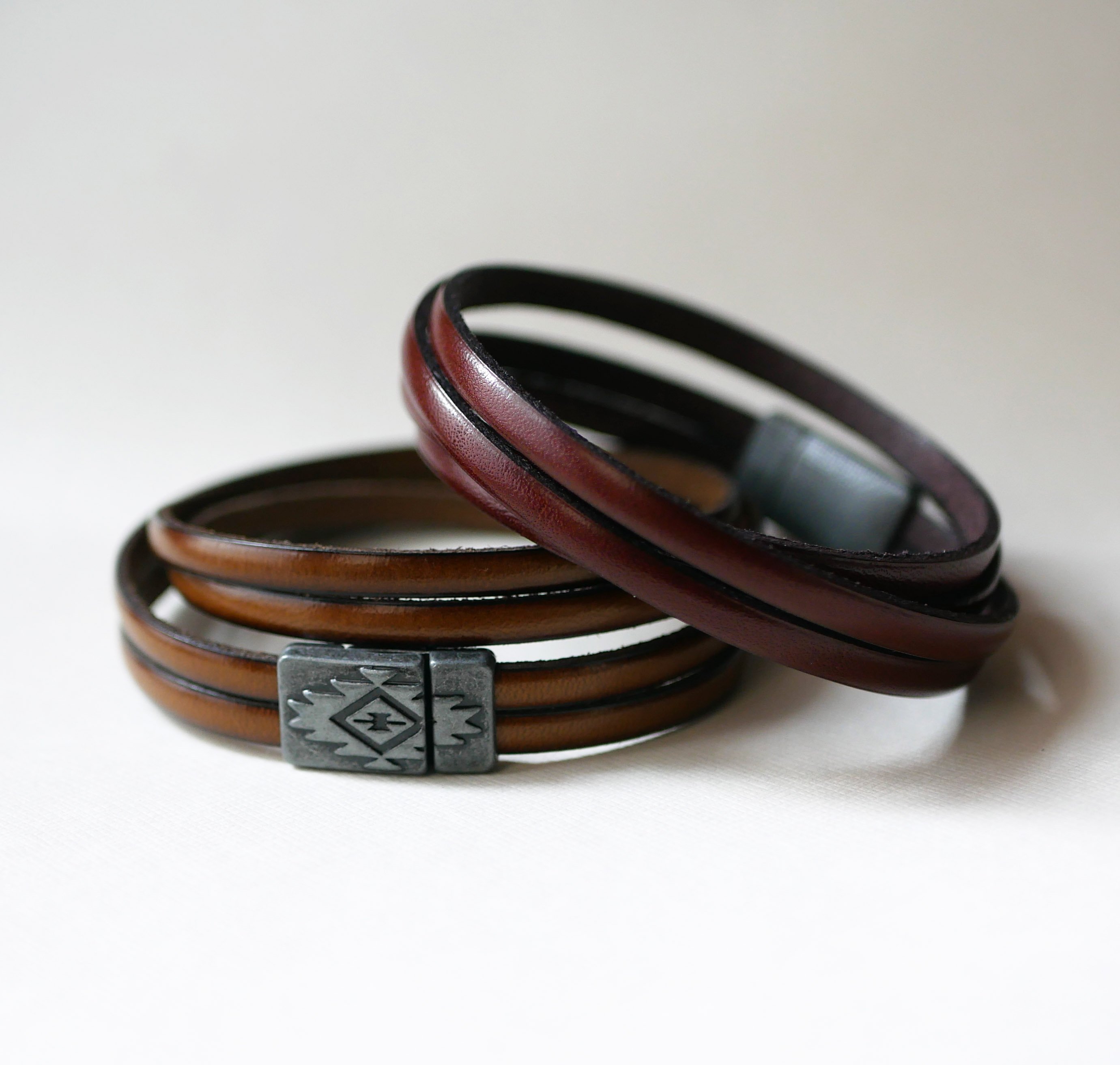 Läderarmband med etniskt magnetlås för personlig anpassning
