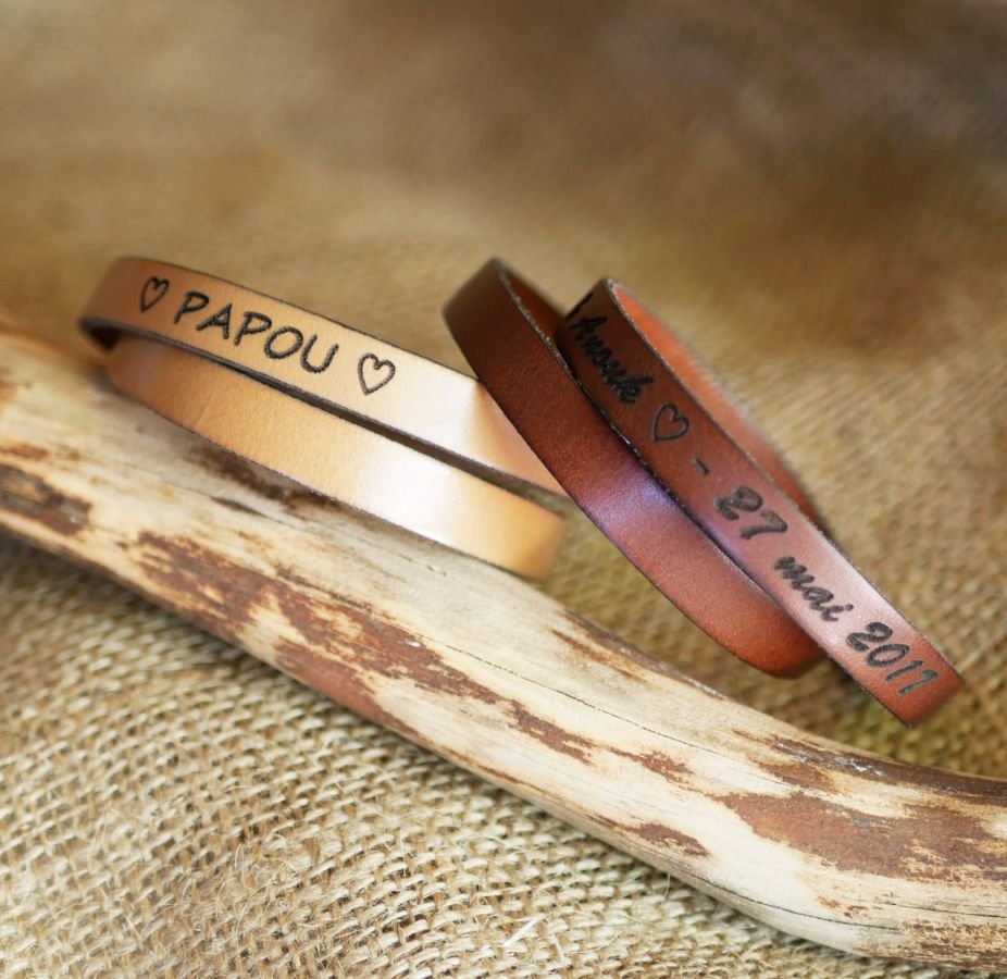 Pappas läderarmband med dubbelsväng som kan anpassas genom gravyr