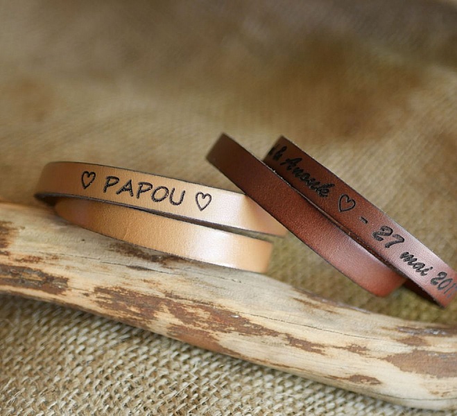 L&auml;derarmband f&ouml;r m&auml;n med tv&aring; handleder, anpassningsbart med gravyr