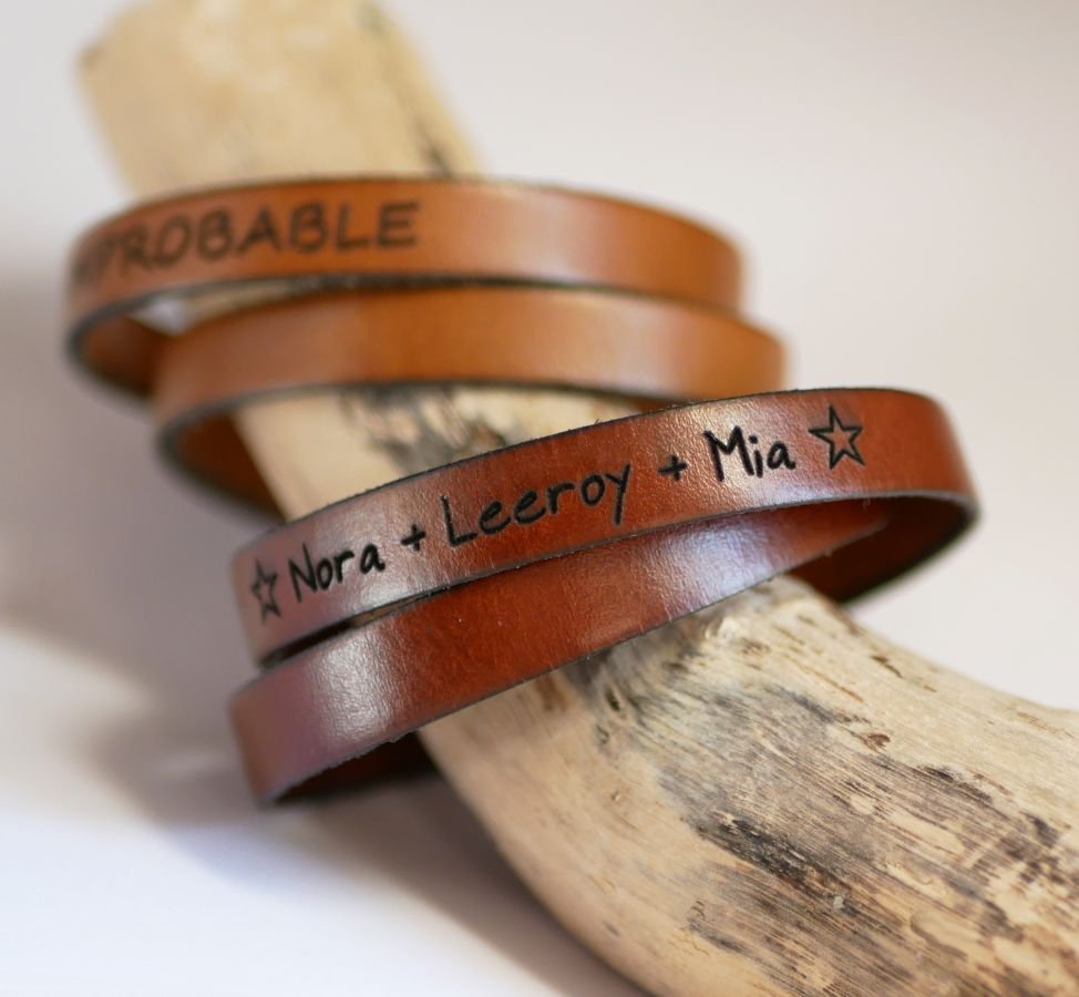 Läderarmband för män med 4 armband, anpassningsbara genom gravering