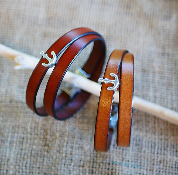 L&auml;derarmband med dubbelt armband, marinbl&aring; ankardekoration, anpassningsbart 