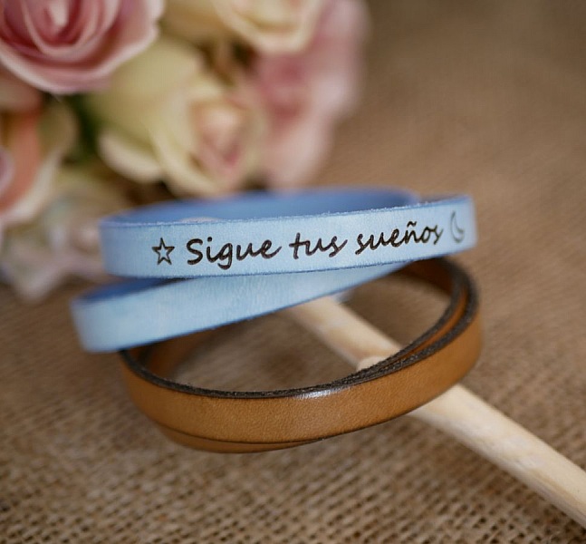 Pappas l&auml;derarmband med dubbelsv&auml;ng som kan anpassas genom gravyr