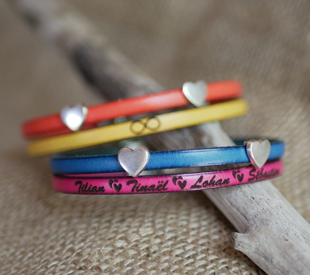 Läderarmband med hjärtformade öglor, anpassningsbart för kvinnor 