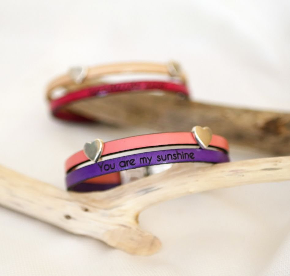 Läderarmband med hjärtformade öglor, anpassningsbart för kvinnor 