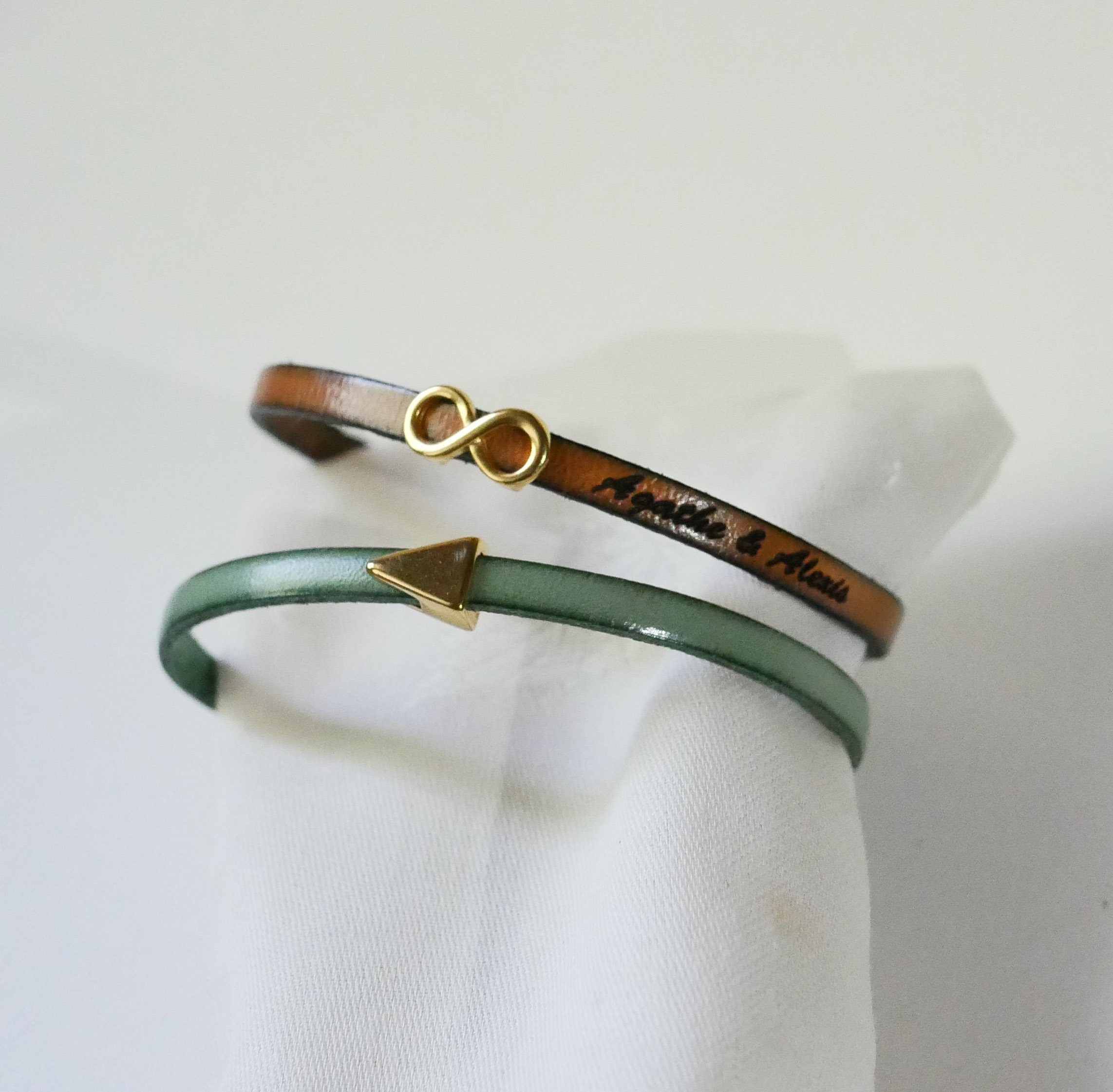 Damarmband i läder med guldspänne som du själv väljer att göra personligt