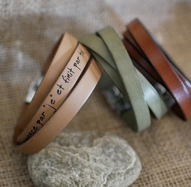 L&auml;derarmband f&ouml;r kvinnor med trippelvridning f&ouml;r att anpassa f&auml;rg och gravyr 