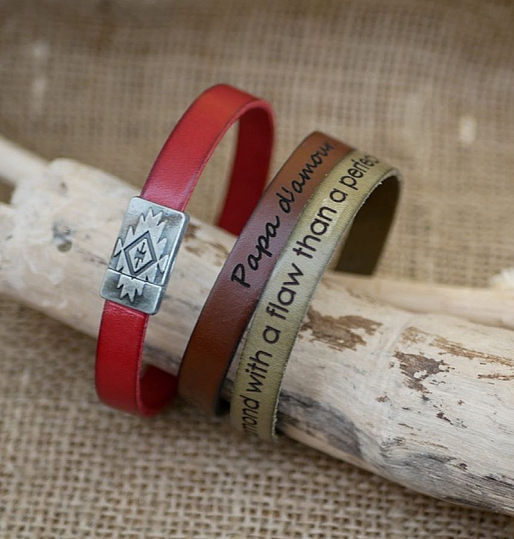 L&auml;derarmband med etniskt magnetl&aring;s f&ouml;r personlig anpassning