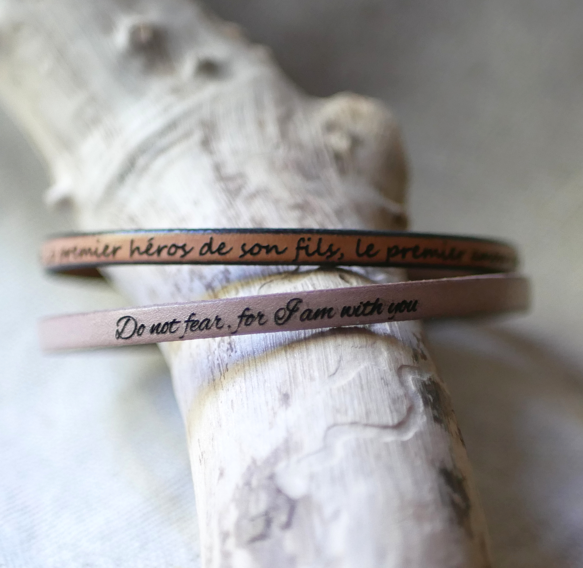 Läderarmband som kan anpassas genom att gravera kvinna eller man