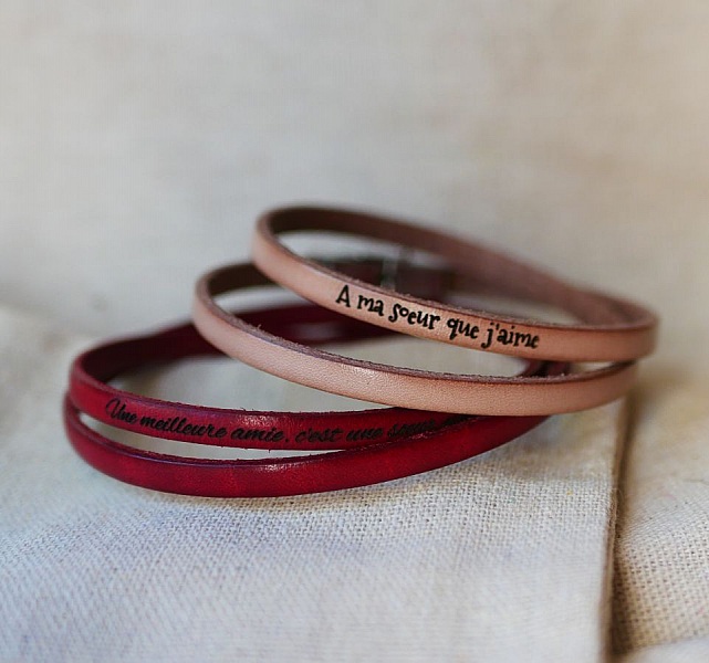 L&auml;derarmband med 2 v&auml;ndningar f&ouml;r m&auml;n eller kvinnor som du kan anpassa