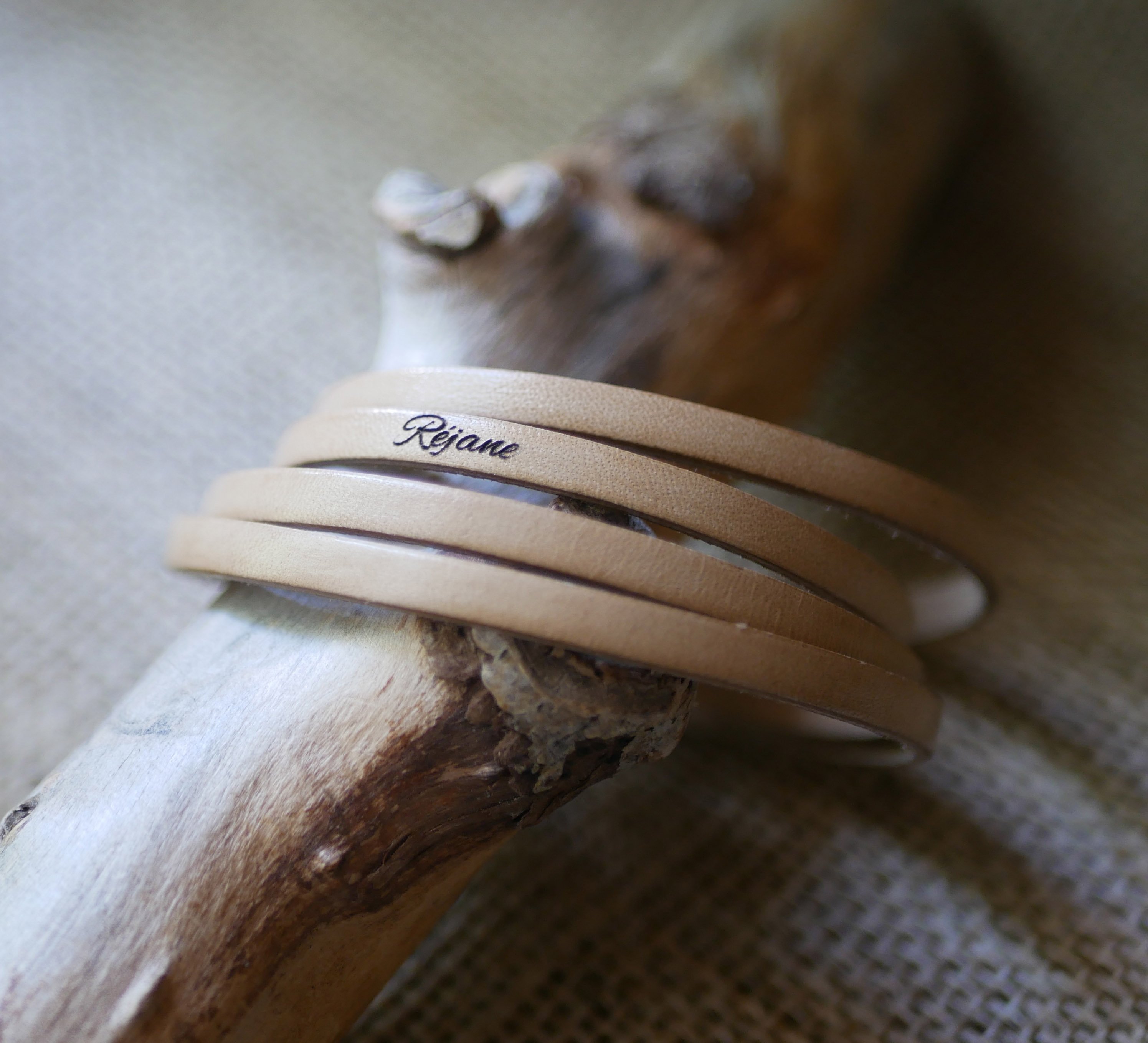 Fint läderarmband i 4 skräddarsydda armband med gravyr