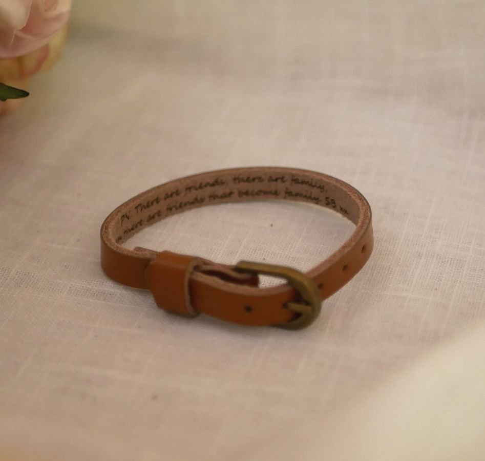 Graverat läderarmband enkel vändning för att göra det personligt blandat vuxen barn