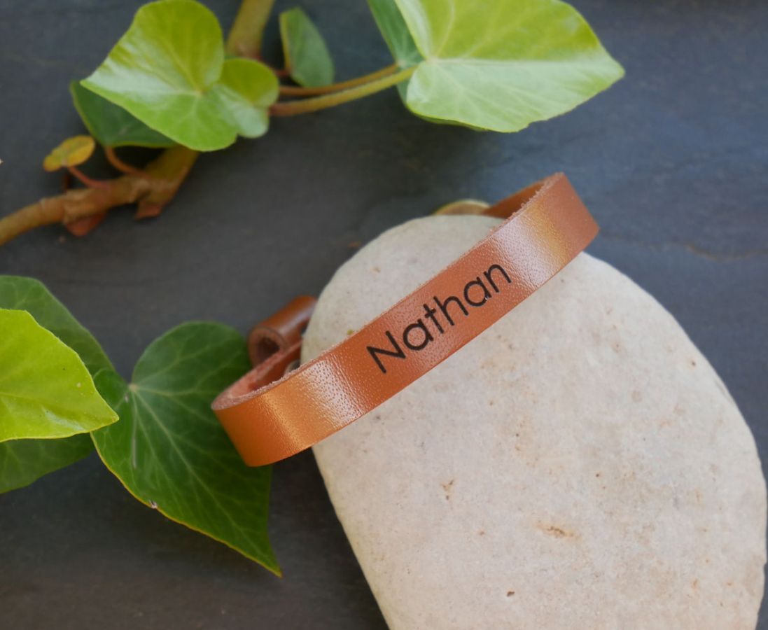 Graverat läderarmband enkel vändning för att göra det personligt blandat vuxen barn
