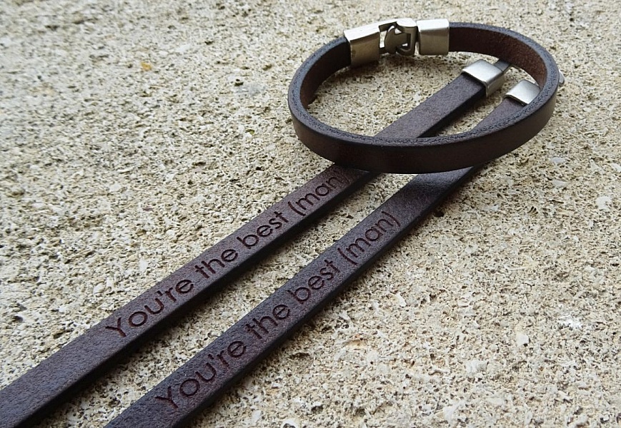 Bracelet cuir Homme grav&eacute; &agrave; personnaliser marron fonc&eacute;
