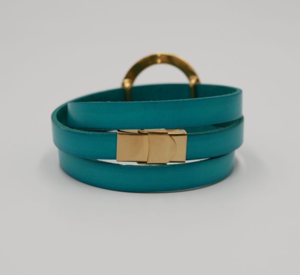 Läderarmband med stor guldring, anpassningsbart för 3 handleder