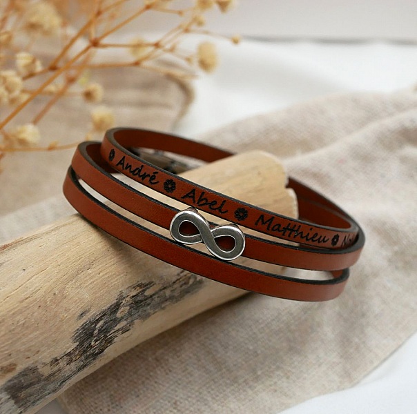 Anpassningsbar l&auml;derrem med flera vred med motiv av stj&auml;rnor, o&auml;ndlighet eller hj&auml;rtan 