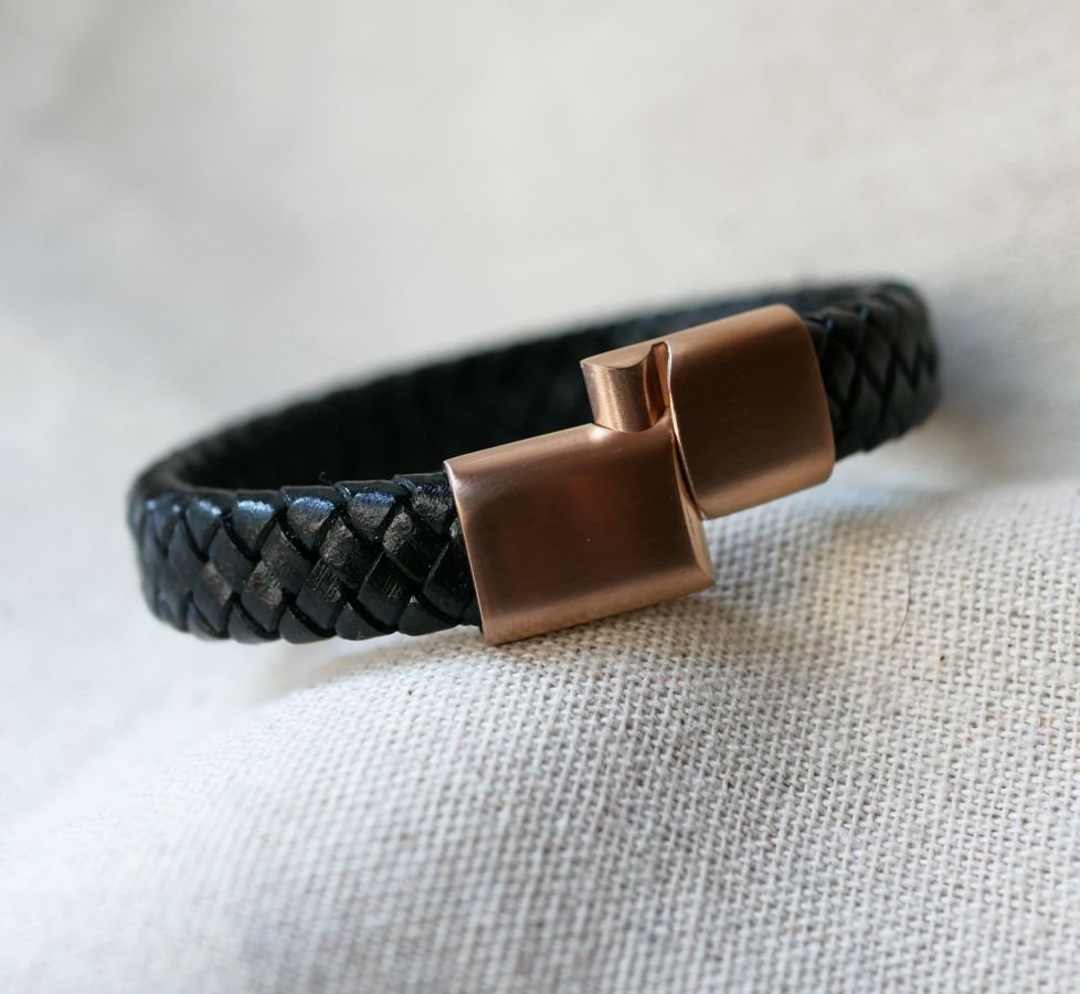 Svart läderarmband med magnetiskt lås i Rose Gold stål