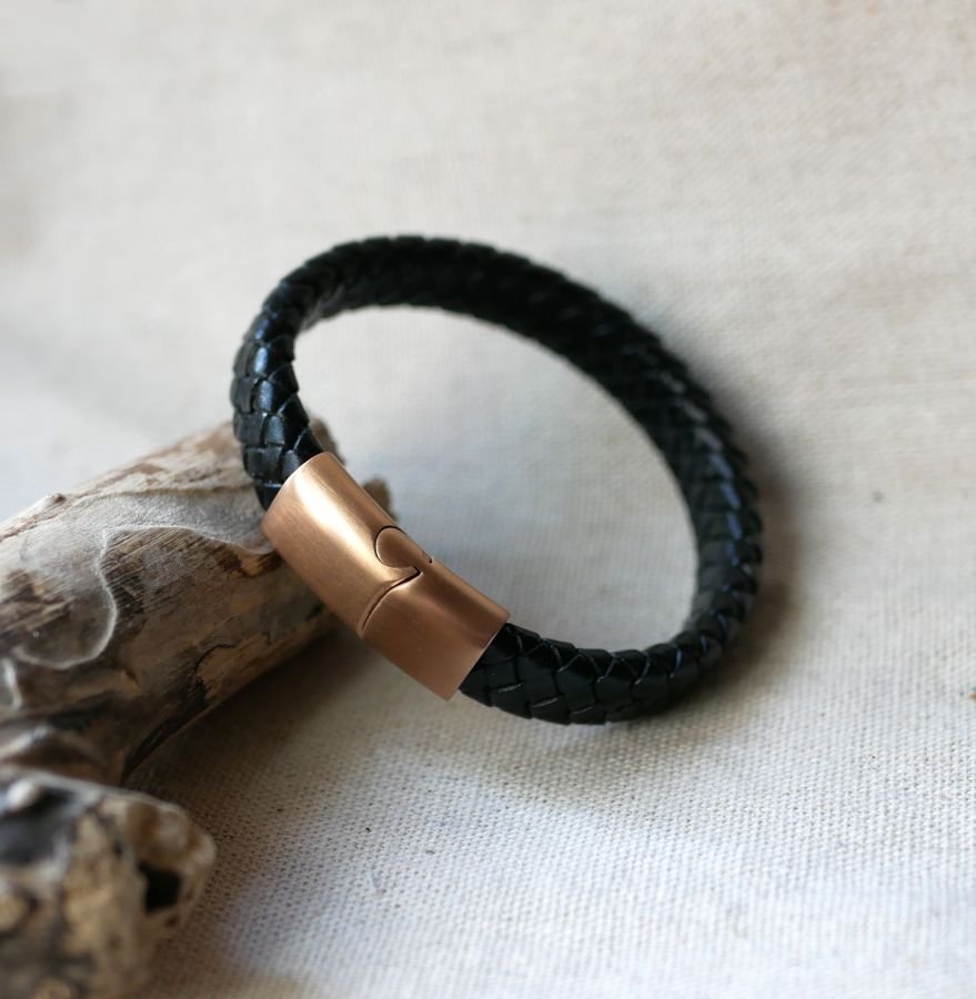 Svart läderarmband med magnetiskt lås i Rose Gold stål
