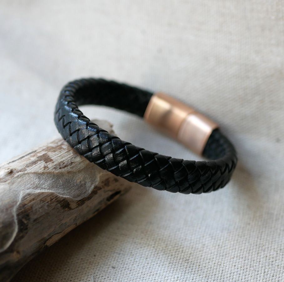 Svart läderarmband med magnetiskt lås i Rose Gold stål