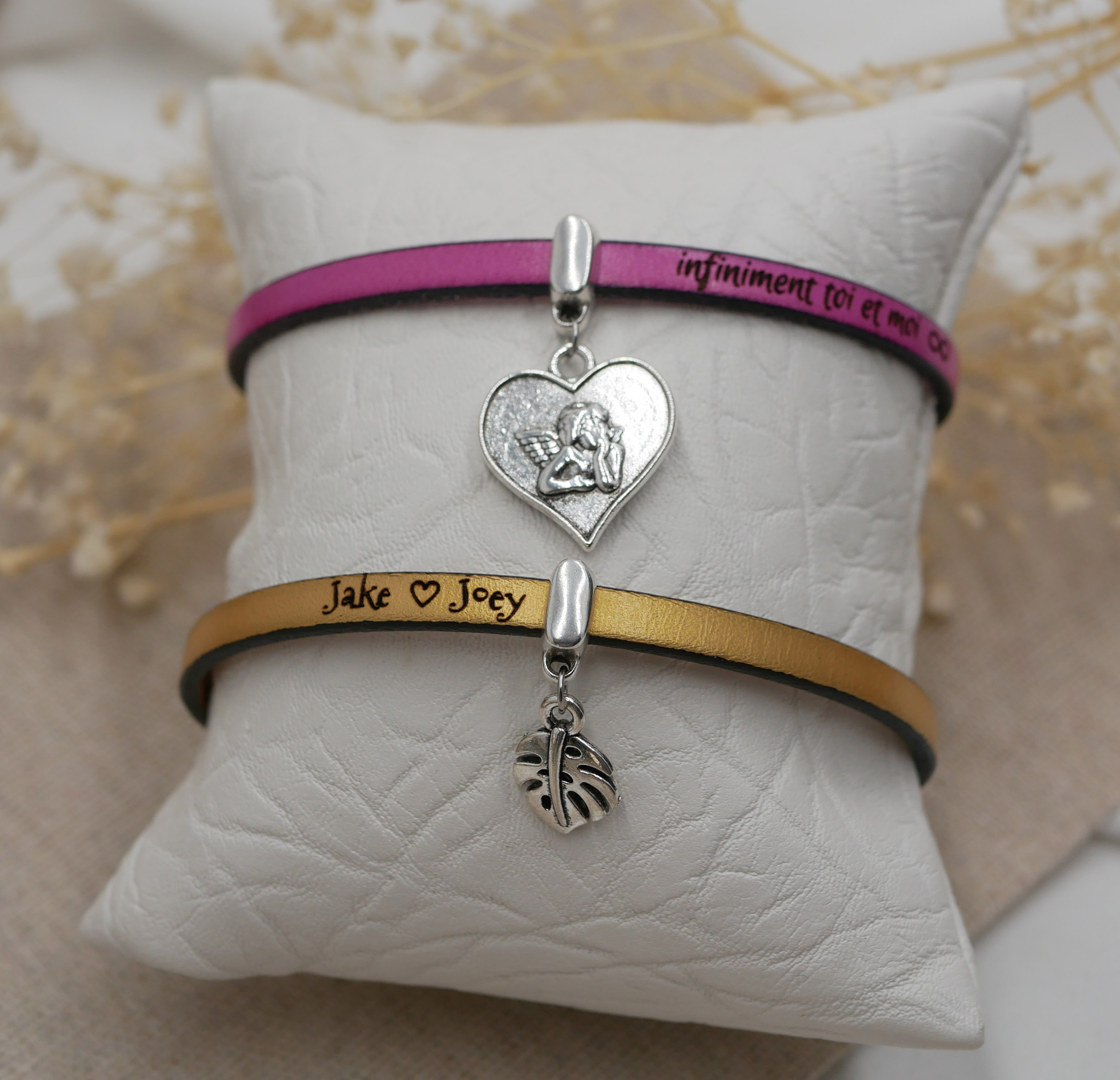 Läderarmband med valfritt hänge, kan anpassas genom gravyr