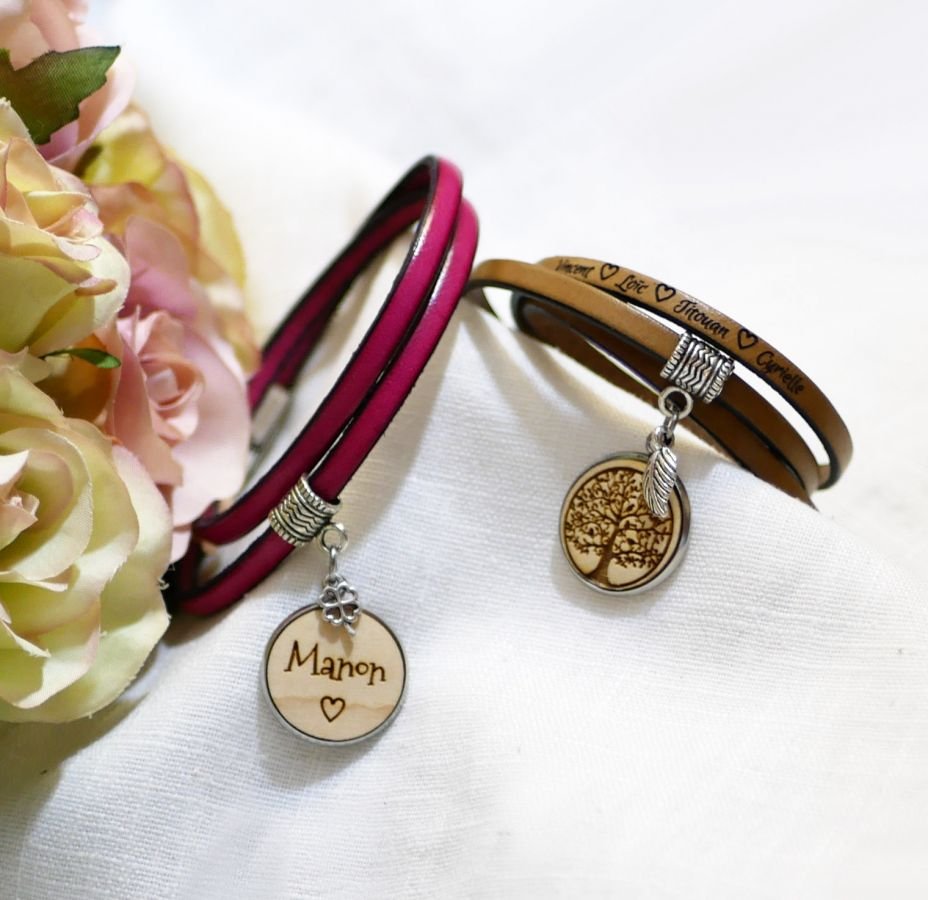 Skräddarsytt läderarmband med graverad träcabochon