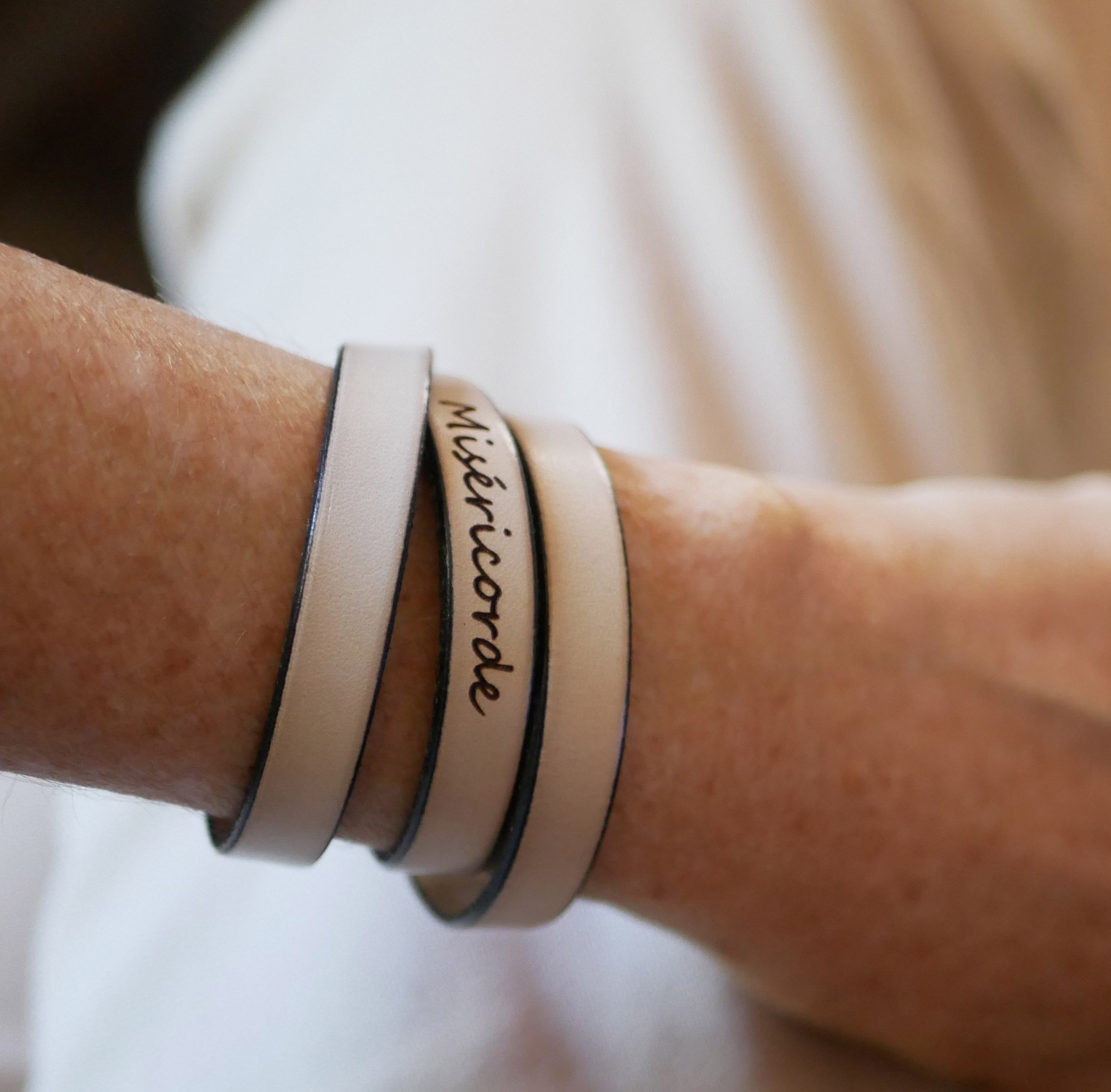 Läderarmband trippel vänder sig man eller kvinna för att vara personlig justerbar spänne