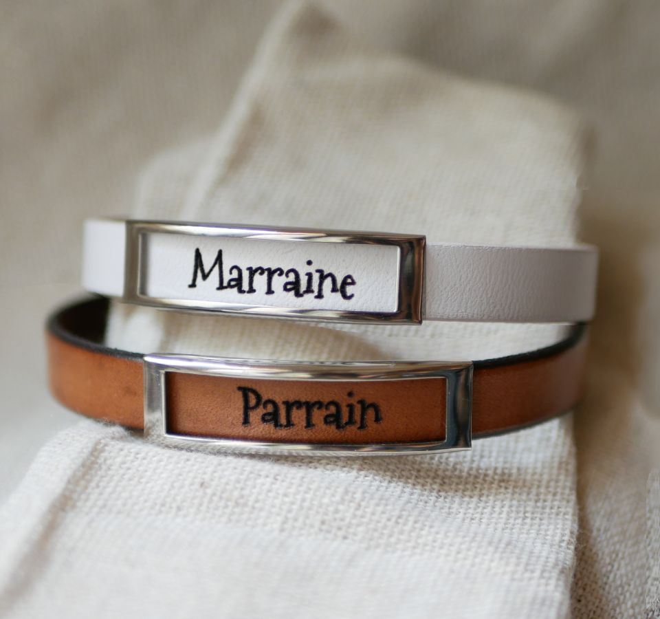 Läderarmband med ram i rostfritt stål graverad med ett förnamn eller ett ord 