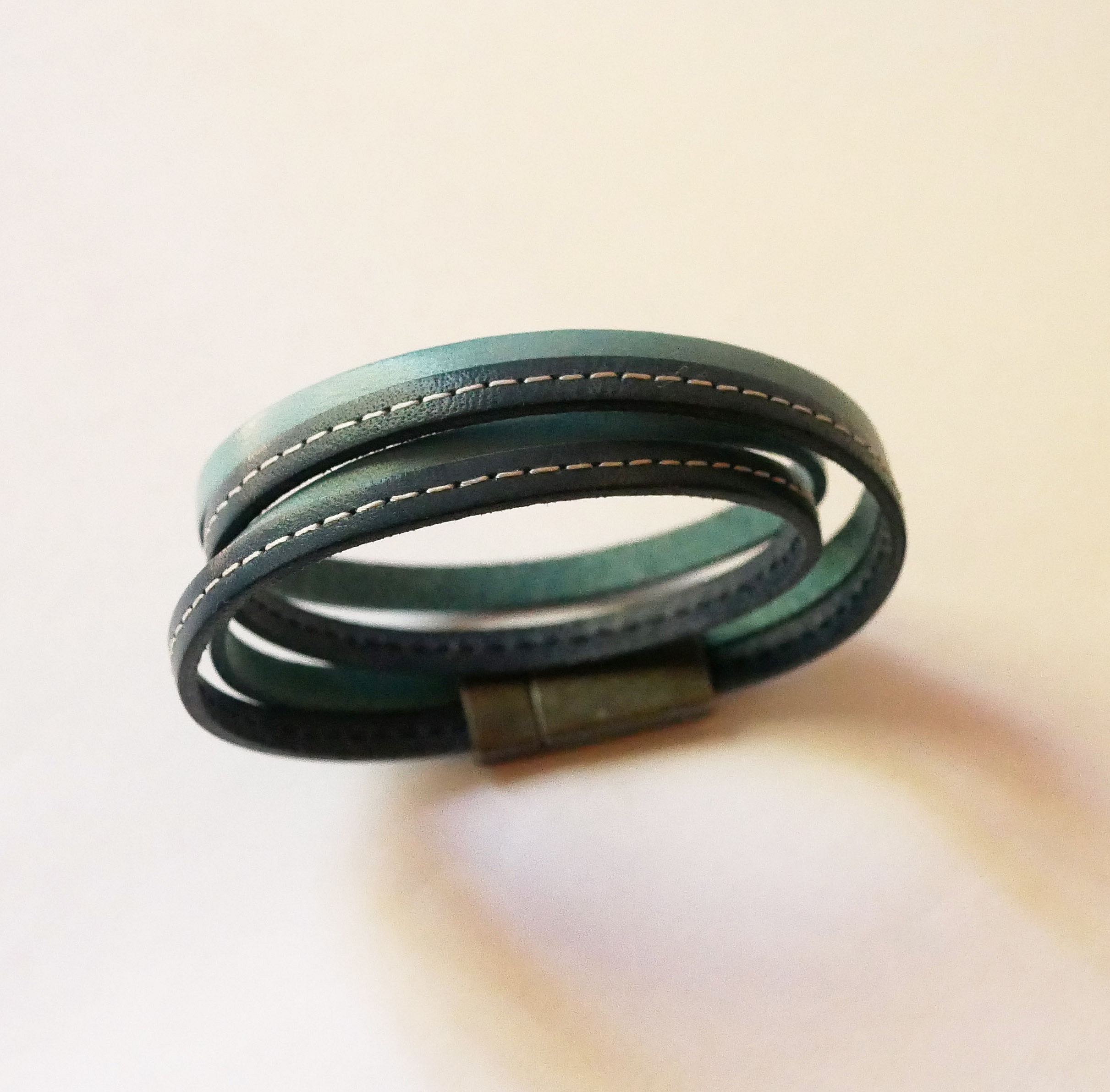 Bl&aring; dubbelsydd l&auml;derrem med magnetl&aring;s