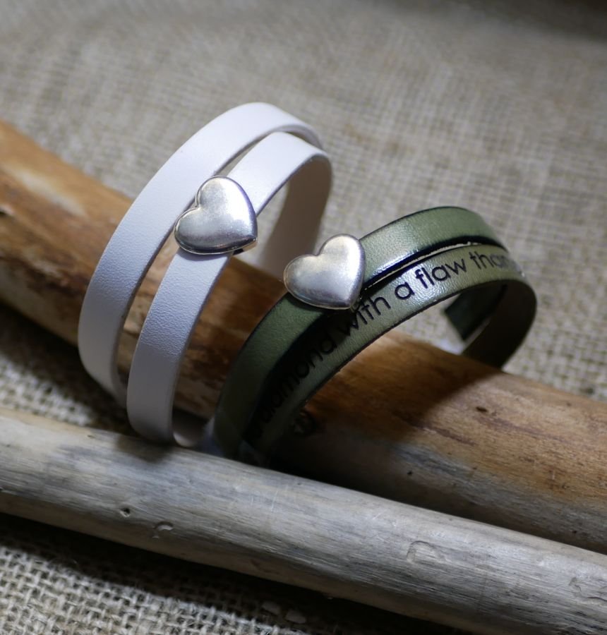 Dubbel läderarmband med silverhjärta, dina ord kan graveras