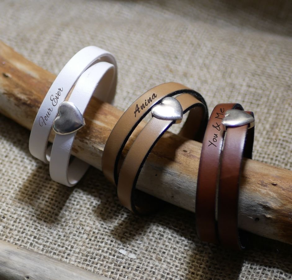 Dubbel läderarmband med silverhjärta, dina ord kan graveras
