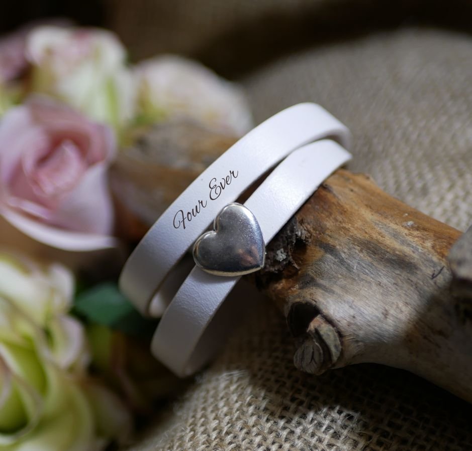 Dubbel läderarmband med silverhjärta, dina ord kan graveras