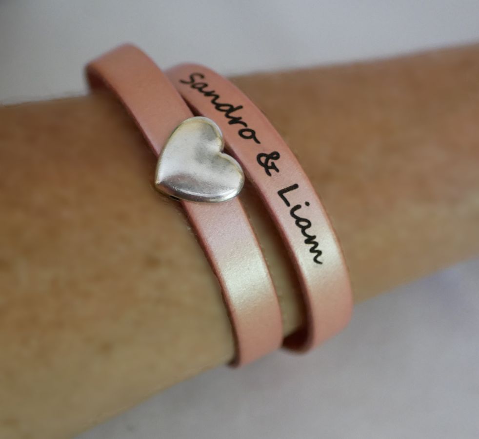 Dubbel läderarmband med silverhjärta, dina ord kan graveras