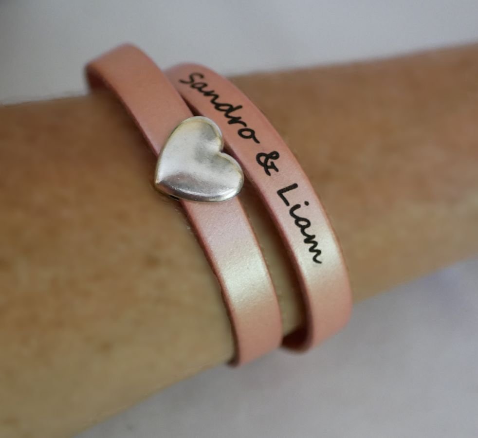 Dubbel läderarmband med silverhjärta, dina ord kan graveras
