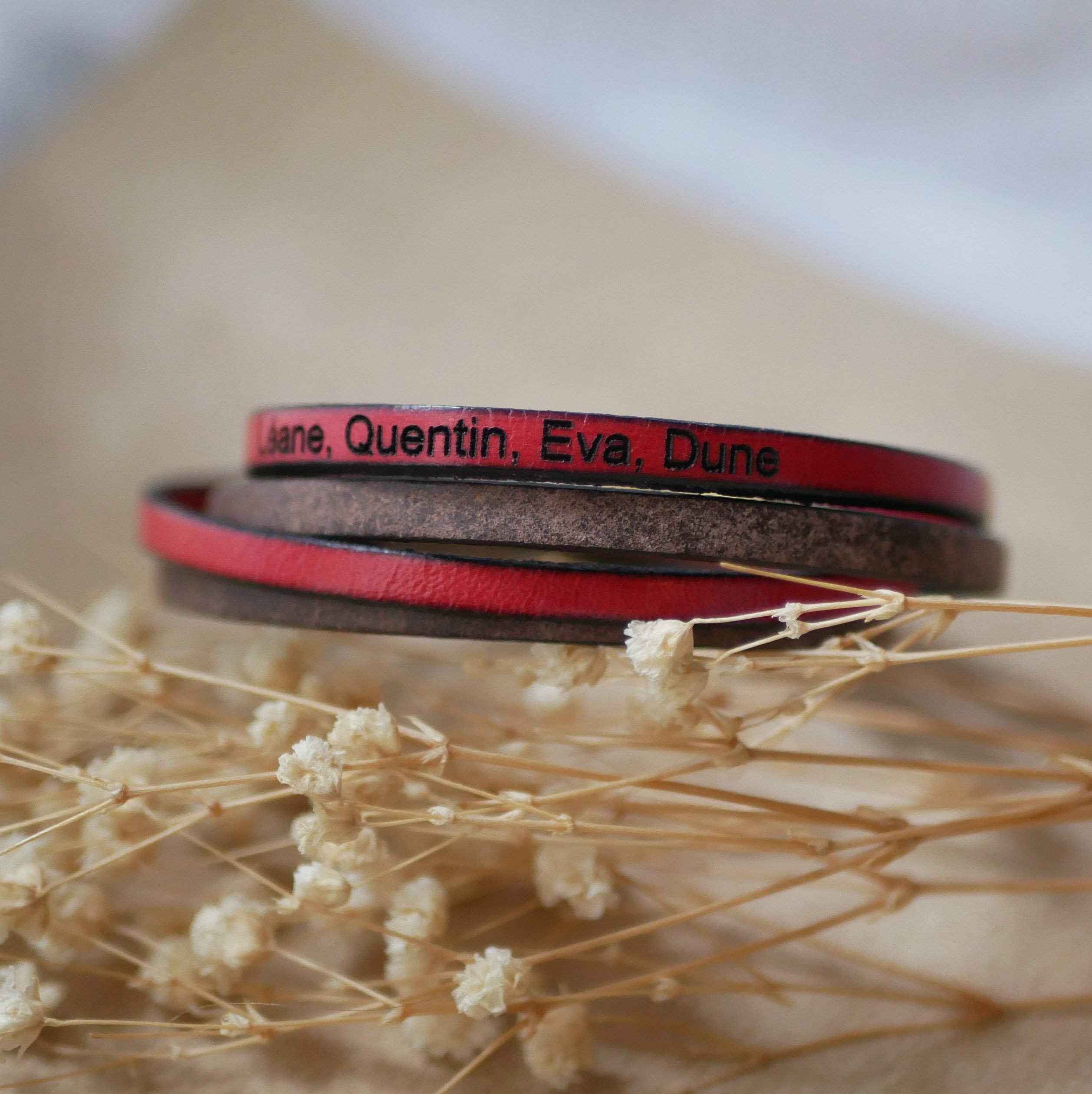 Dubbel läderarmband vintage brown och en färg enligt ditt val som kan personifieras med gravyr.