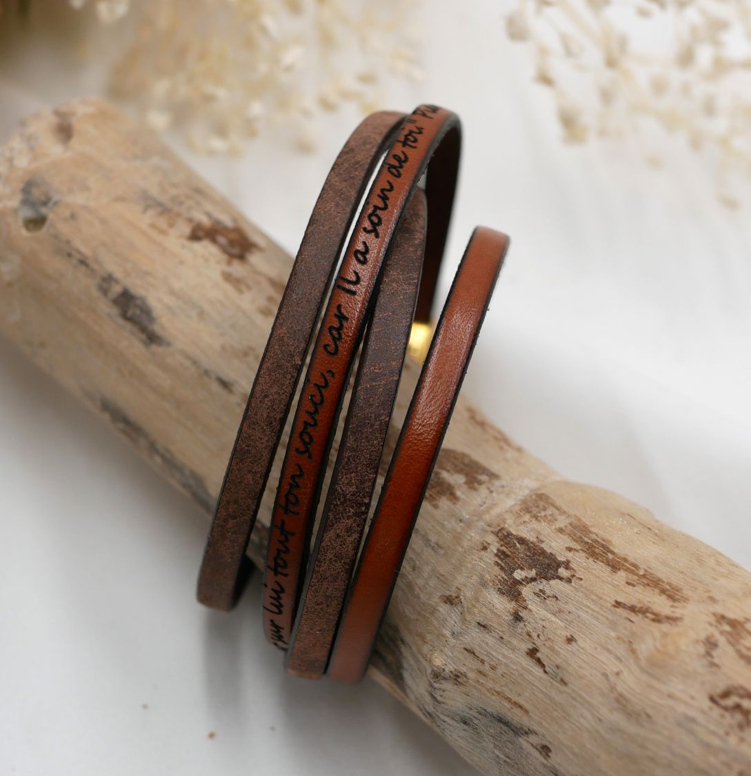Dubbel läderarmband vintage brown och en färg enligt ditt val som kan personifieras med gravyr.