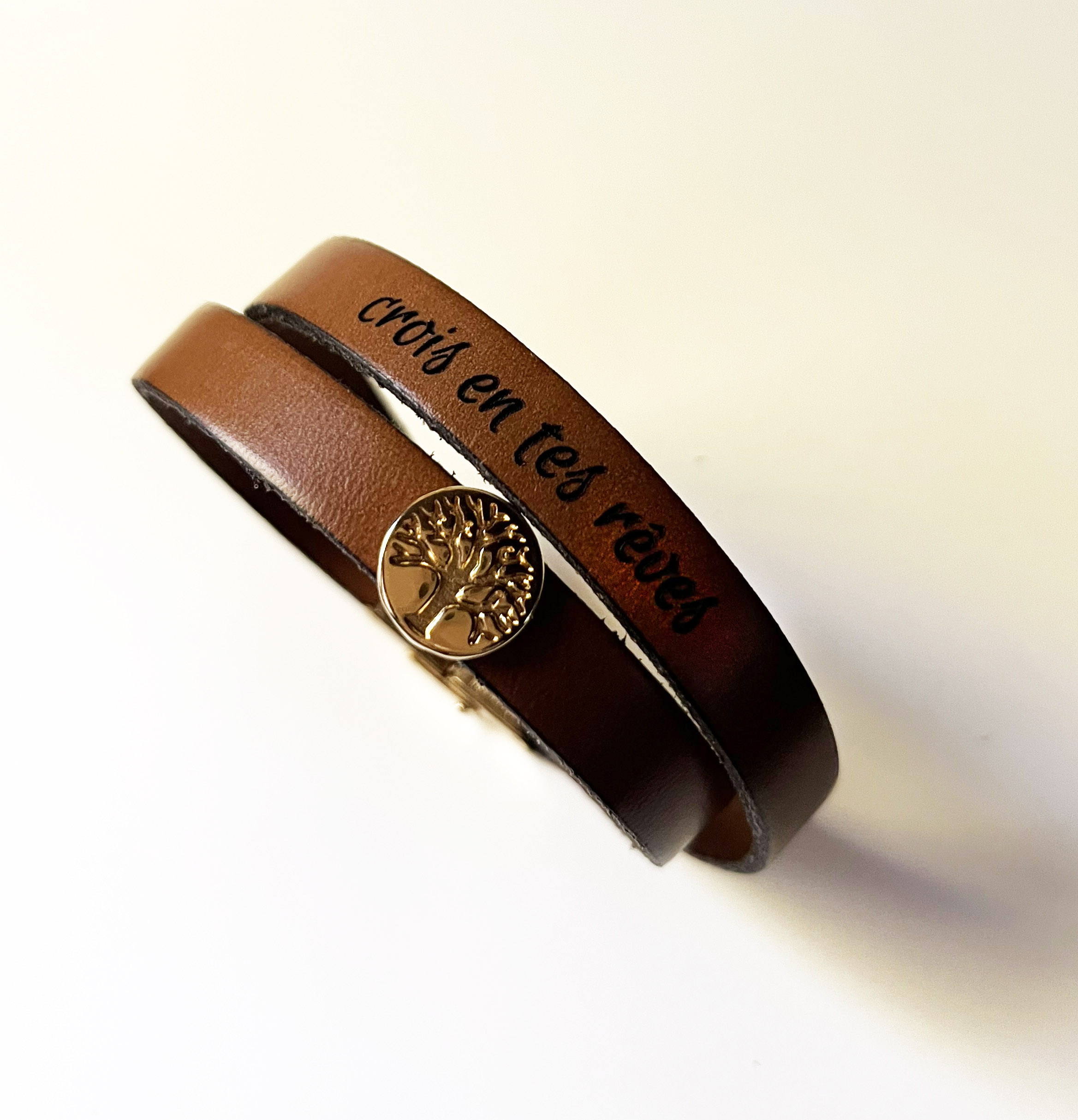 Bracelet double tour en cuir personnalisable décoré d'un arbre de vie doré 