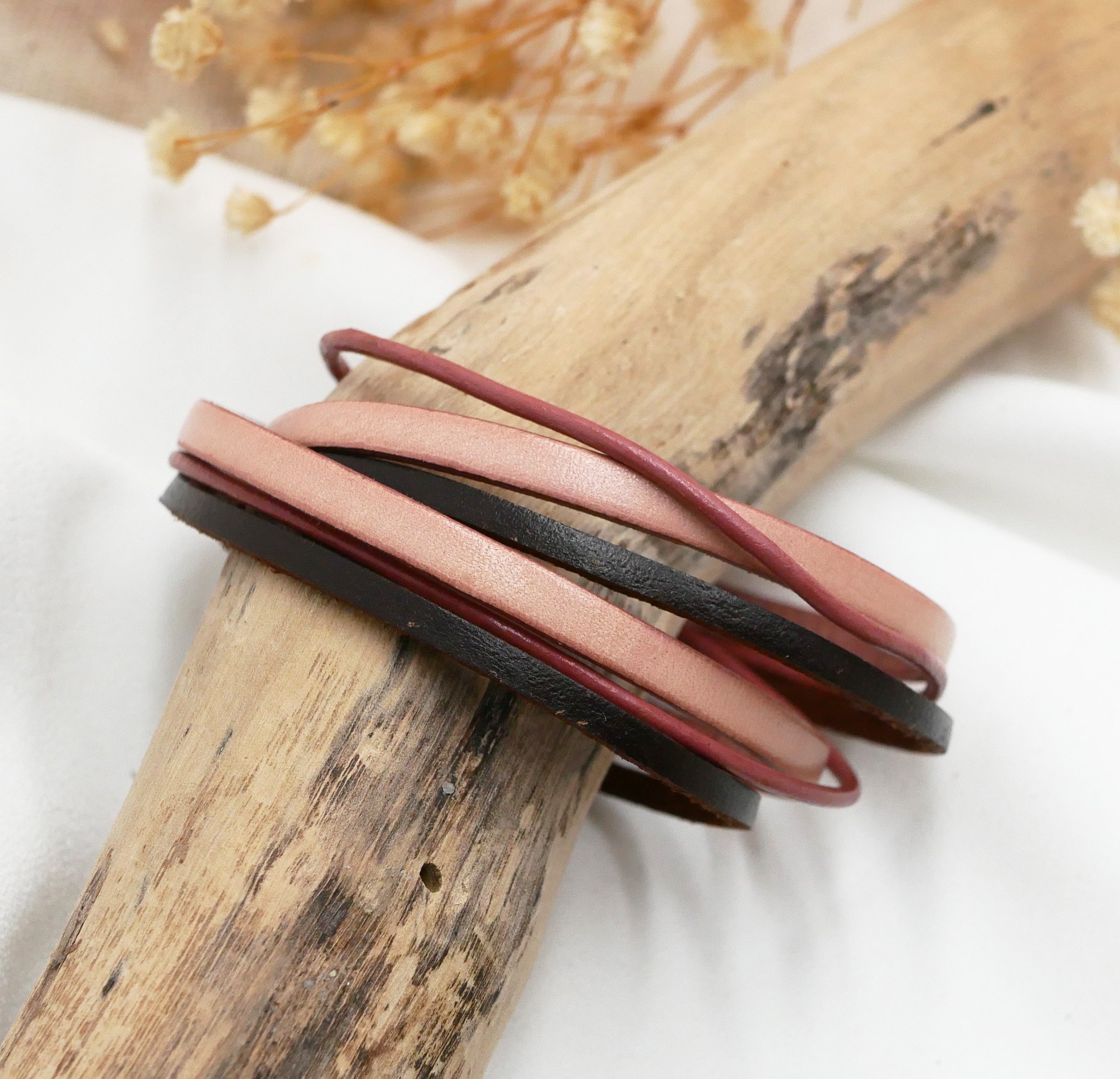 Vintagearmband i rosa och brunt l&auml;der med flera lameller