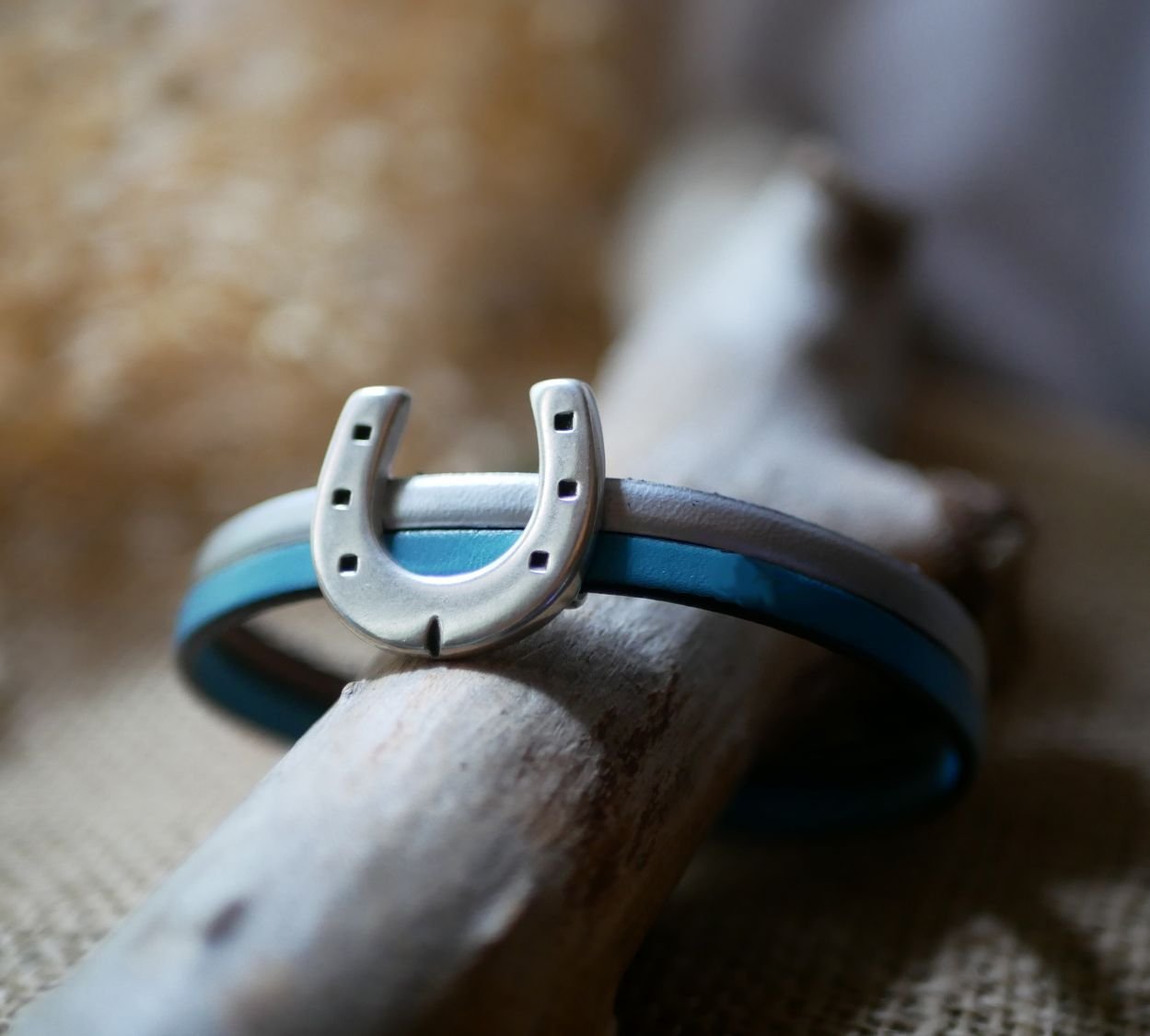 Läderduoarmband och hästsko-slinga anpassningsbar för män eller kvinnor